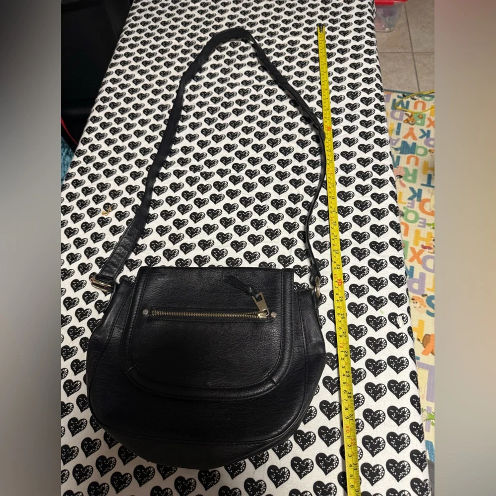A+ Black Leather Shoulder Bag in good condition #170tt